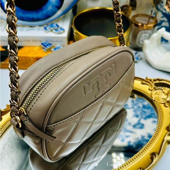 🆕 TORY BURCH 🧿 NWOT Savannah Chain Link Camera Bag, French Gray AUTHENTICATED - Picture 5 of 15
